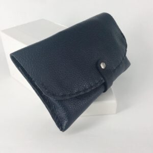 Estuche de cuero para tabaco. Elegancia discreta, hecho a mano.