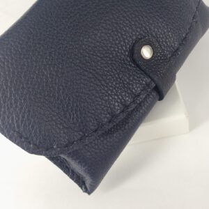 Estuche de cuero para tabaco. Elegancia discreta, hecho a mano.
